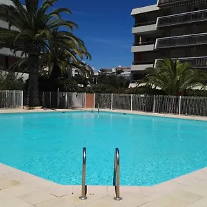 Appartement Studio Proche Plage,, Fréjus